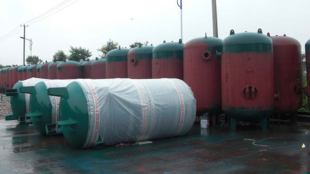 儲氣罐出現(xiàn)噪聲時怎樣解決？